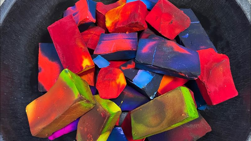 HBD to my @sayanibandopadhyay 🎂| Colorful dyed crispy chunks | Gym chalk | ASMR