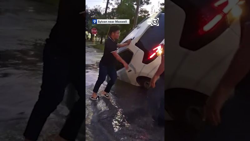 Sinkhole traps car in East Houston