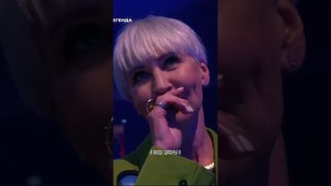 На Премии МУЗ-ТВ Мари Краймбрери подарила Алёне Михайловой браслет бесконечности!❤️