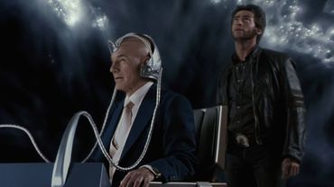 Профессор Икс показывает Логану Церебро.