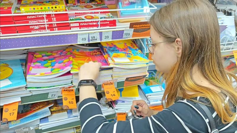 BACK TO SCHOOL. Встретили Серёжу в магазине