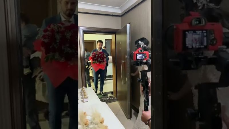 العريس جايب اكبر باقه ورد للعروسه😍🫶💃🏻💃🏻💃🏻💃🏻💃🏻💃🏻💃🏻