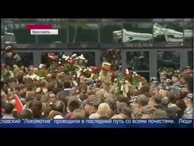 Проститься с погибшими хоккеистами идет весь город