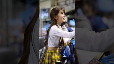 珠珢下場前看到粉絲有禮物要送還特別親自跑回來走入觀眾席拿 超親切🥰@Jueun_0724