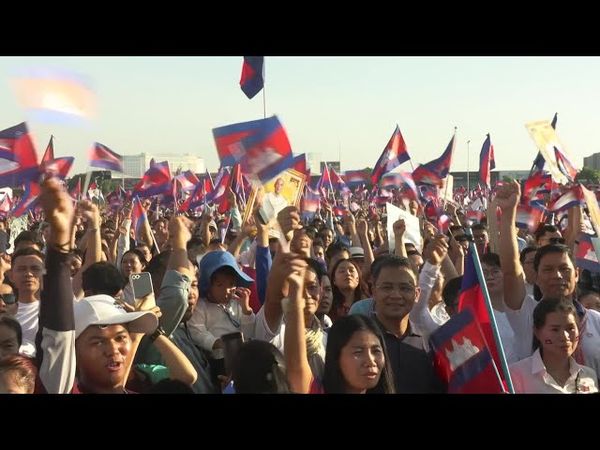 Thousands in Cambodia join 'Solidarity March' over Thai border row | AFP