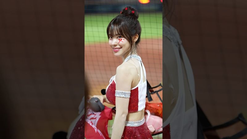 多慧真的好俏皮可愛 走之前還回眸扭屁股🤣@lee_dahye