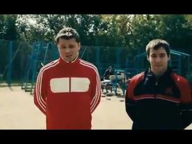 удар коленом в пах