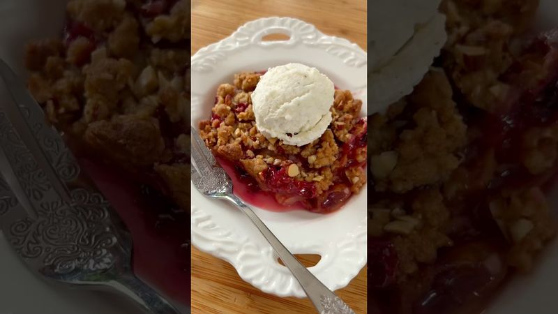 СЛИВОВЫЙ ПИРОГ для ленивых или крамбл со сливами и миндалём #рецептынакаждыйдень