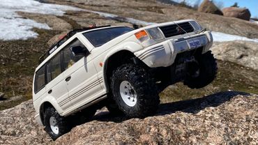 RC Mitsubishi Pajero wagon spring Crawling - Element Enduro IFS - Pro-line 1.55 TSL Super Swampers