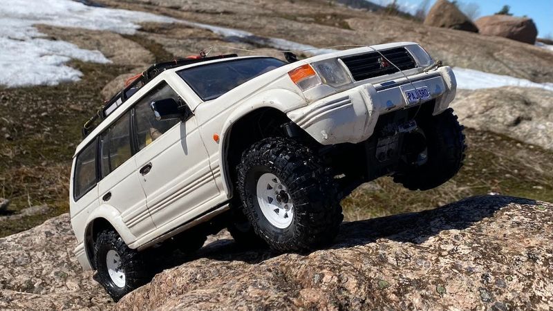 RC Mitsubishi Pajero wagon spring Crawling - Element Enduro IFS - Pro-line 1.55 TSL Super Swampers