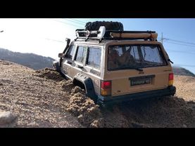 Axial SCX10 III Jeep Cherokee XJ Off-road Driving 4X4 RC Car No.16