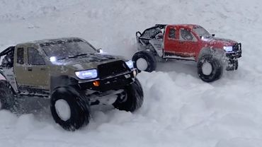 Axial SCX6 Trail Honcho Snow Bashing