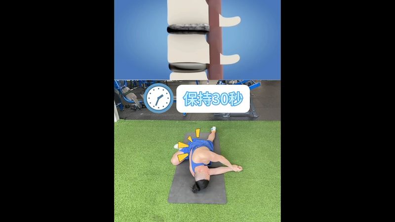 下背部灵活练习，每个人都跟着做，留下你的感受。 #居家训练 #每天坚持运动打卡
