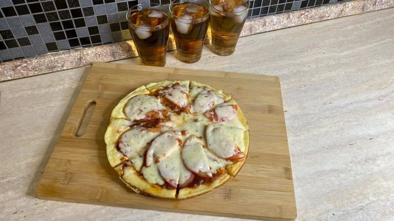 В День студента готовим студенческую пиццу) смотреть со звуком.