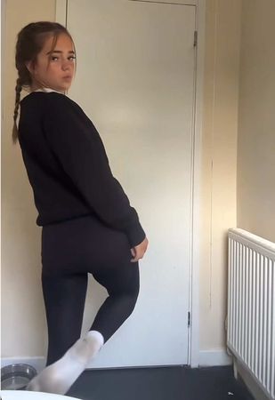 #schoolunifrom #skirt #fyp #nikepros #school 