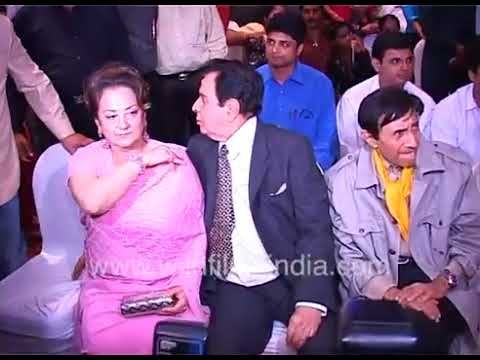 Dev Anand, Dilip Kumar dan Saira Bano disambut oleh Salman Khan, Govinda dan Priyanka Chopra