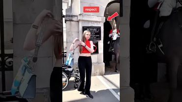 Beautiful moment ❤ #horseguardsparade #peterellis #kingsguard #buckinghampalace