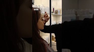 Після масованої атаки на Київ, українці не стали скасовувати візит до перукарні #київ #shorts