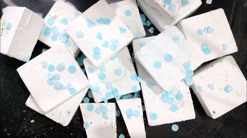 Cute plain gym chalk ASMR 😍