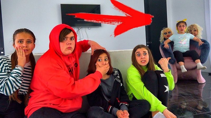 СТАРЫЕ куклы ЗАХВАТИЛИ Дом!!! Спасаем сестру!