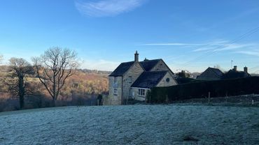 Frosty Mornings and Quiet Streets: A Peaceful Walk Through Eastcombe, COTSWOLDS