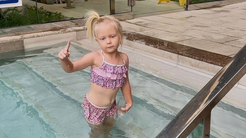 MÃE, COMPRE UM CELULAR NOVO, SASHA, E UMA CÂMERA. Nika Life