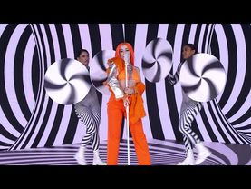 Ava Max – Salt (Live Performance)