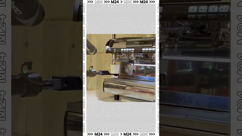 ☕️ Бесплатный кофе от робота-бариста на «Курской»!