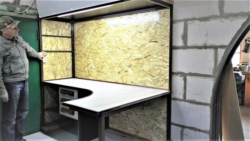 Делаем на века. Ламинированный стол на металлическом каркасе. Laminated table on a metal frame.