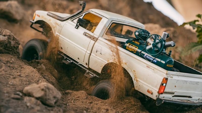 Rc Crawler RC4WD TOYOTA Hilux Off Road Driving 4x4 Rc Car