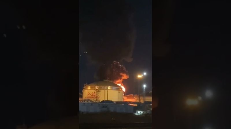 ‼️СРОЧНО‼️ В поселке Волна Темрюкского района загорелся резервуар с нефтепродуктами.