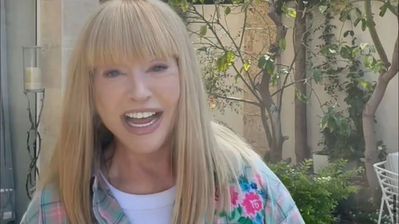 Уехавшая из России Пугачева продолжает зарабатывать здесь миллионы