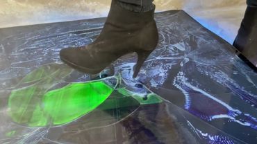 Destroying a 75 Inch Ambilight TV – Brutal Screen Smash Test