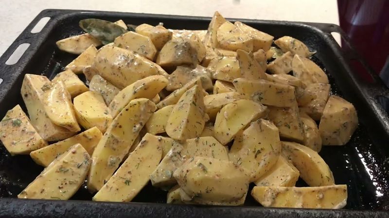 КАРТОФЕЛЬ ПО-ДЕРЕВЕНСКИ В ДУХОВКЕ! Получается как в KFC! Хрустящая корочка и нежная внутри.