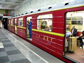 EMU 81-717.5/714.5 "Red Arrow" ("Krasnaja strela") at Sokolniki station, Moscow metro