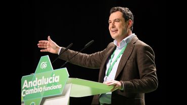 Juanma Moreno lo tiene asín de grande