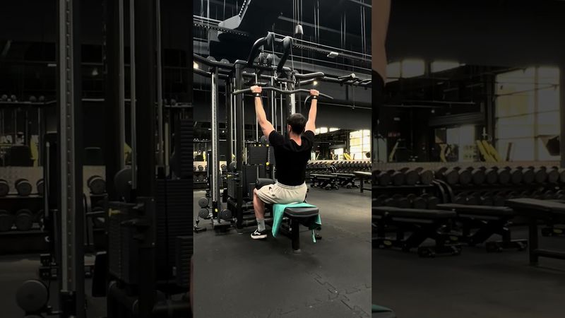 Jalón al pecho con barra - Dorsal