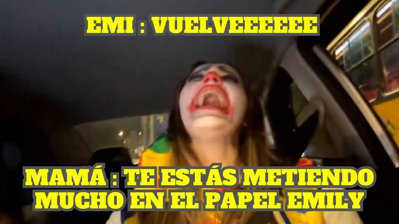EMIKUKIS CANTANDO TRISTE EN EL CARRO