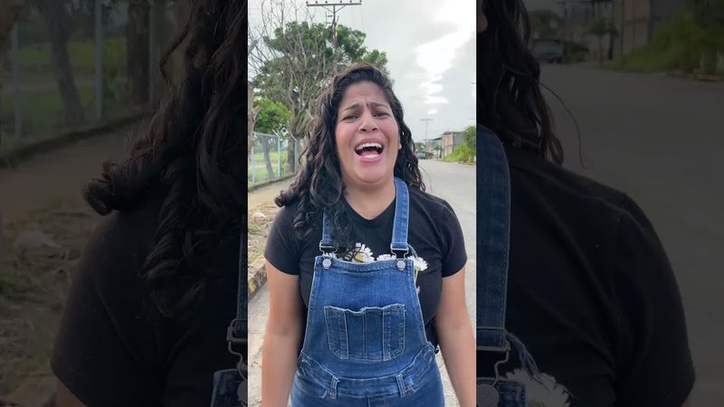 Esta chica perdio su chocolate😱