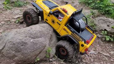 cross rc Emo x1&x2 mountain rock crawling(feat : 1/16 mini monster bashing)