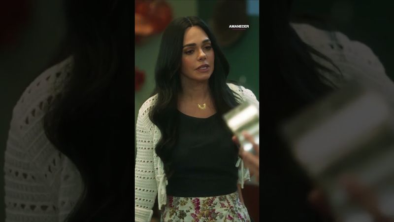 Alba le ofrece a Tona ayudarlo a saber quién es #Amanecer #Uninovelas