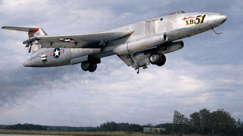 Самолёт с тремя двигателями, который мог изменить войну, но погиб на съёмках фильма | Martin XB-51