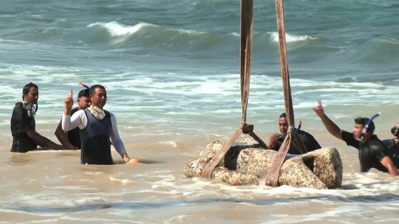 Затонувшие артефакты извлекают из моря у берегов Александрии