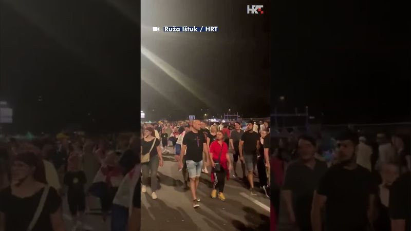 Kolone ljudi odlaze s Hipodroma nakon što je završio koncert Marka Perkovića Thompsona