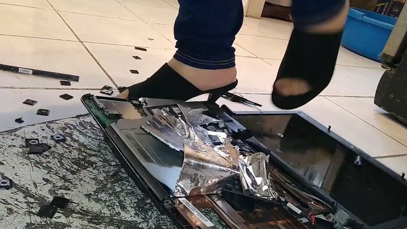 heels vs lap top