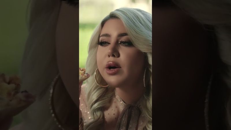 عصبيته وجنونه لان شاف وحدة ما بيتخيلها مكان خطيبته 😂 #كذب_أبيض #وطن_اورجينال #اكسبلور