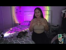 Scratching on clothes ✨️ ASMR ✨️ w/ my cat