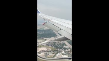 Scary moment passenger spots broken wing during Delta airlines flight
