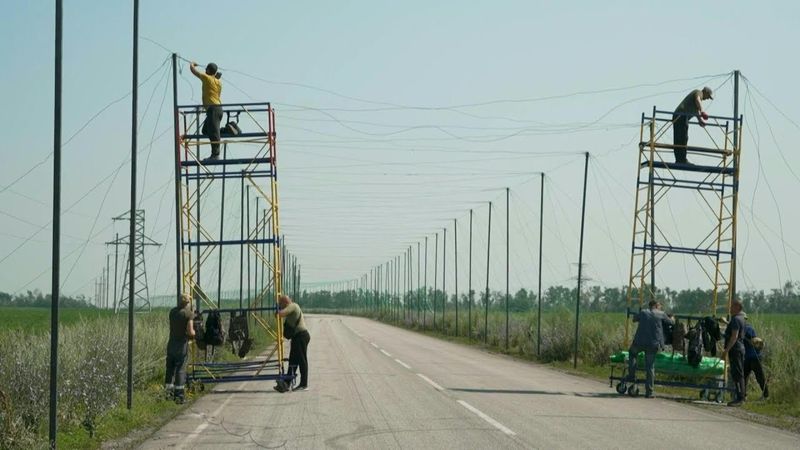 Ukraine covers roads in anti-drone netting as attacks intensify | AFP