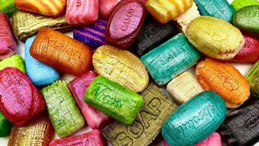 Small soap CUBES 🎲 Crushing crunchy dry soap 🎲 Soap Carving ASMR ! Relaxing Sounds ! (no talking)